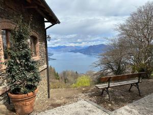 Apartment with Lake View and Spa Access
