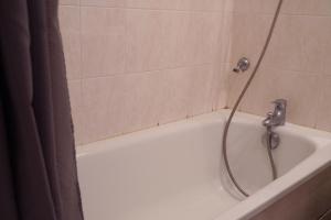 Sejours chez l'habitant chambre privee POUR FEMME UNIQUEMENT dans appartement a partager - spatieux - 15 minutes Paris : photos des chambres