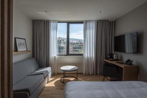 Urban Frame Acropolis