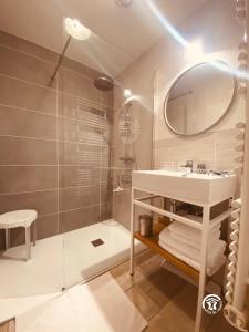 Maisons de vacances Atalaya - Maitre de Cabestany - Gite avec piscine pour 8 personnes - 3 chambres en suite : photos des chambres