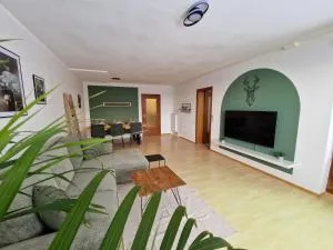 Große Terrasse, Netflix, 5min zum Skilift, 6 Personen, Waldnah, - Obergiess