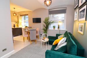 Brighton, BN1, short and long let, 3 sleeps, 6 mins walk from train station