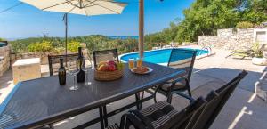 Mljet, old stone apartment with pool in nature 