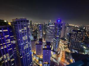 Heart of Makati, Fully furnished condo, cbd central location