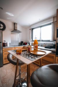Appartements Le Titibu, Gite et Spa entre Ardeche et Provence, Clim, BBQ, Netflix, classe 5 etoiles : photos des chambres