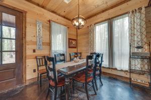 Hot Tub and Fire Pit Broken Bow Retreat!