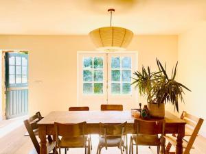 30 steps to sand.. Light and spacious family villa