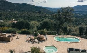 Villas Superbe Villa avec Piscine et jacuzzi chauffees, vue sur les collines : photos des chambres