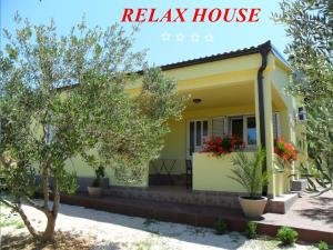 Relax House