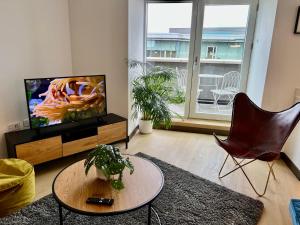 Walnut Tree Penthouse Next to Train Station