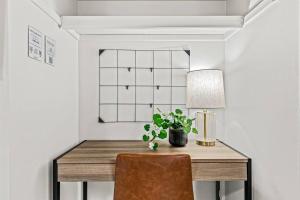 Prime Location King! Bed near Mt Clemens Downtown