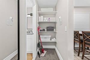 Prime Location King! Bed near Mt Clemens Downtown