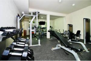 Luxury Condo between 5th Avenue and the Beach