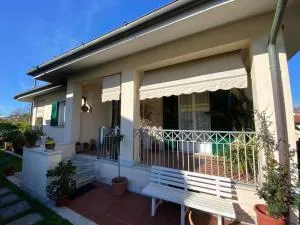 Villa Adriana. Villetta a due passi dal mare - Massa