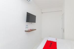 RedDoorz near Pasar Lama Serang