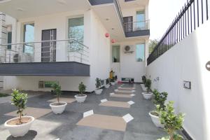 Hotel Leaf 9 INN, Cyber City near Ambience Mall