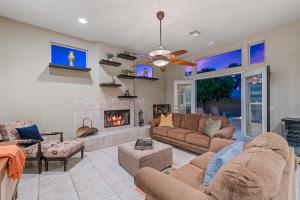 A Royal Oasis in the Desert with pool, spa and Epic Game Room!