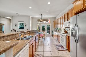 A Royal Oasis in the Desert with pool, spa and Epic Game Room!