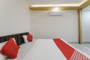 Super Hotel O Aastha Near Chaudhary Charan Singh International Airport