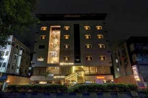 Super Townhouse OAK Regal Inn Near Sant Tukaram Nagar Metro Station