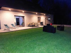 Maisons de vacances Gite les Caravottes 4 Etoiles avec Jacuzzi - JURA : photos des chambres