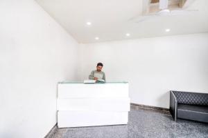 Collection O Mahavir Enclave Near Dashrath Puri Metro Station