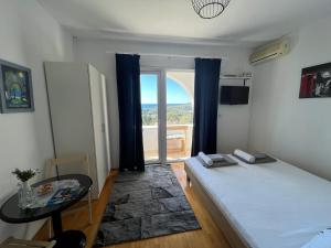 Studio with Balcony and Sea View room in Apartments Cvjetković