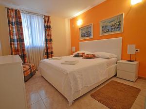 Lovely, big, apt1 with privat pool