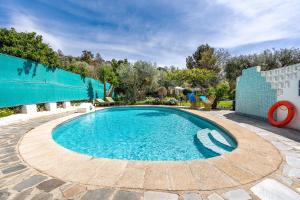 El Nido holiday cottage with pool