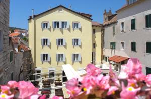 Aspalathos Residence