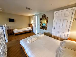 The Golden Ball Cottages