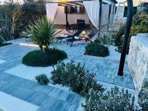 Holiday House Tesser with Pool