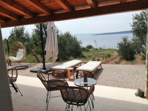 Kuća za odmor Gnjila u uvali iznad prekrasne plaže