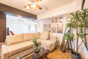 River Side Namba 700