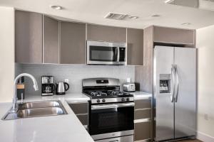 Brentwood 2BR w Gym Rooftop WD nr WF shops LAX-620