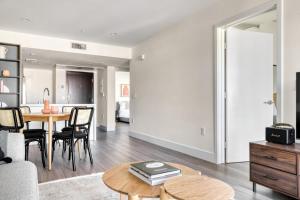 Brentwood 2BR w Gym Rooftop WD nr WF shops LAX-620