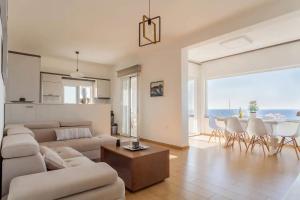 Stelianas House Top Floor Apartment with Private Jacuzzi