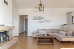 Stelianas House Top Floor Apartment with Private Jacuzzi