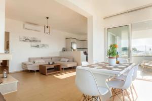 Stelianas House Top Floor Apartment with Private Jacuzzi