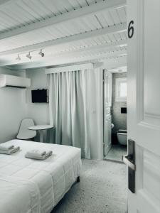 Cozy Balcony room with view to Chora room in Alana