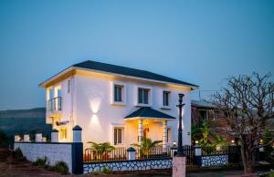 Spicy Mango Villa Gardena - Luxurious Villa In Karjat