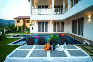 Spicy Mango Villa Gardena - Luxurious Villa In Karjat