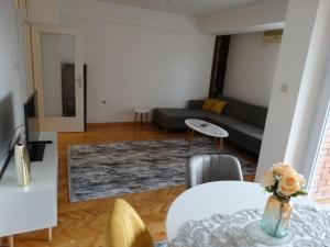 Miros Place