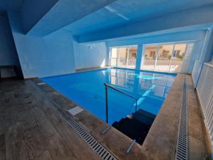 Bright & Central with Parking, Indoor Pool & Gym