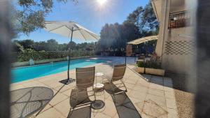 4 Bed Villa - Sleeps 8 - Pets - Pool - Parking