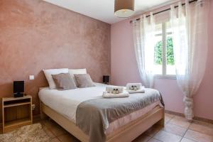 Villas Wonderful villa with pool in Pernes-les-Fontaines - Welkeys : photos des chambres