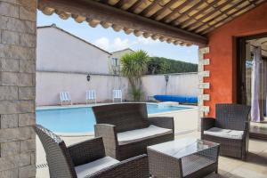 Villas Wonderful villa with pool in Pernes-les-Fontaines - Welkeys : photos des chambres