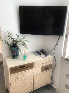 Appartements LA FONTAINE AP4355 By Riviera Holiday Homes : photos des chambres