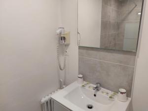 Hotels The Originals City, Hotel Le Cheval Rouge, Tours Ouest (Inter-Hotel) : photos des chambres