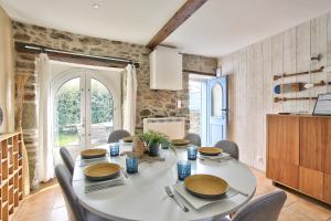 Maisons de vacances Charmante maison bretonne pour 6, a Saint-Suliac : photos des chambres